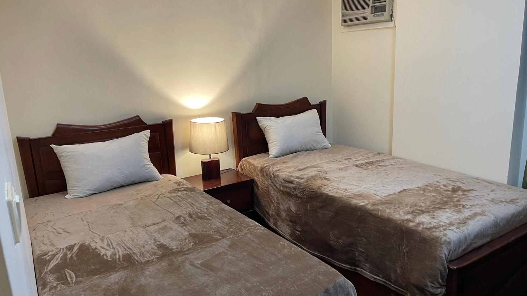 Fancy Fully Furnished Close To The Airport Apartamento *
