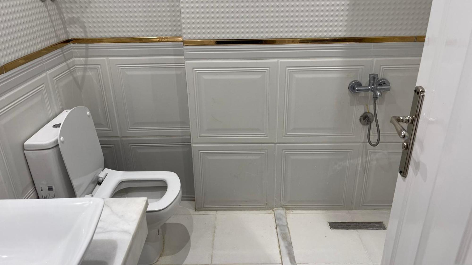 Fancy Fully Furnished Close To The Airport Apartamento