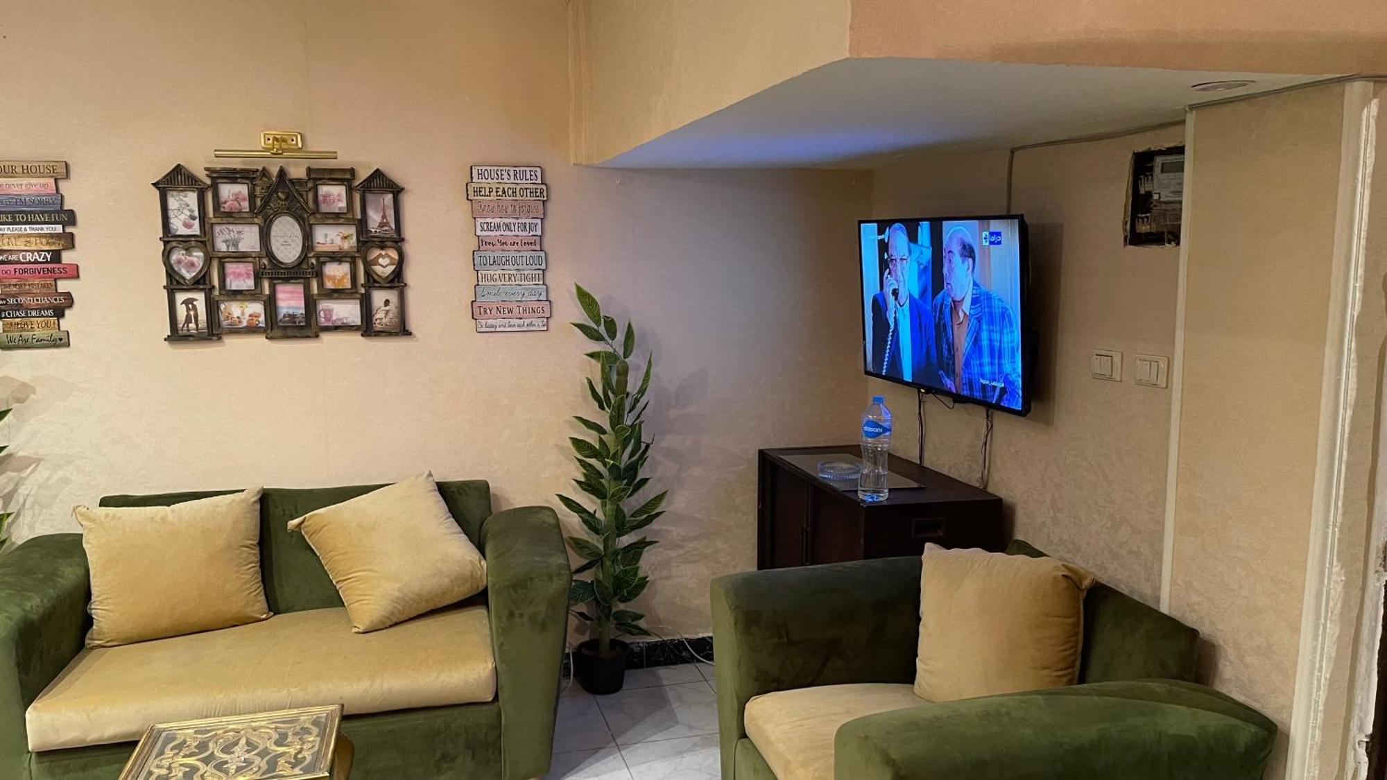 Fancy Fully Furnished Close To The Airport El Cairo