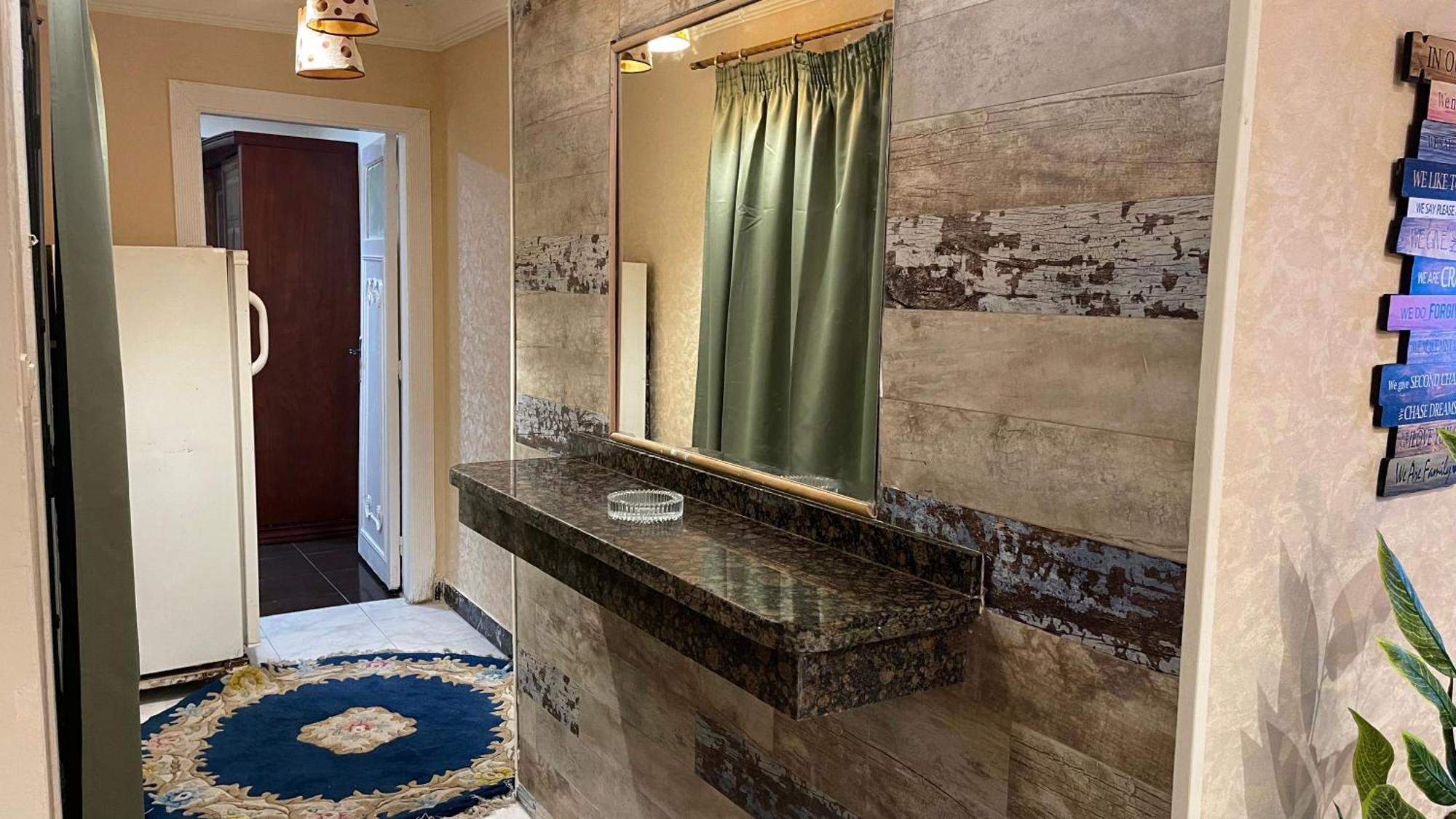 Fancy Fully Furnished Close To The Airport Apartamento