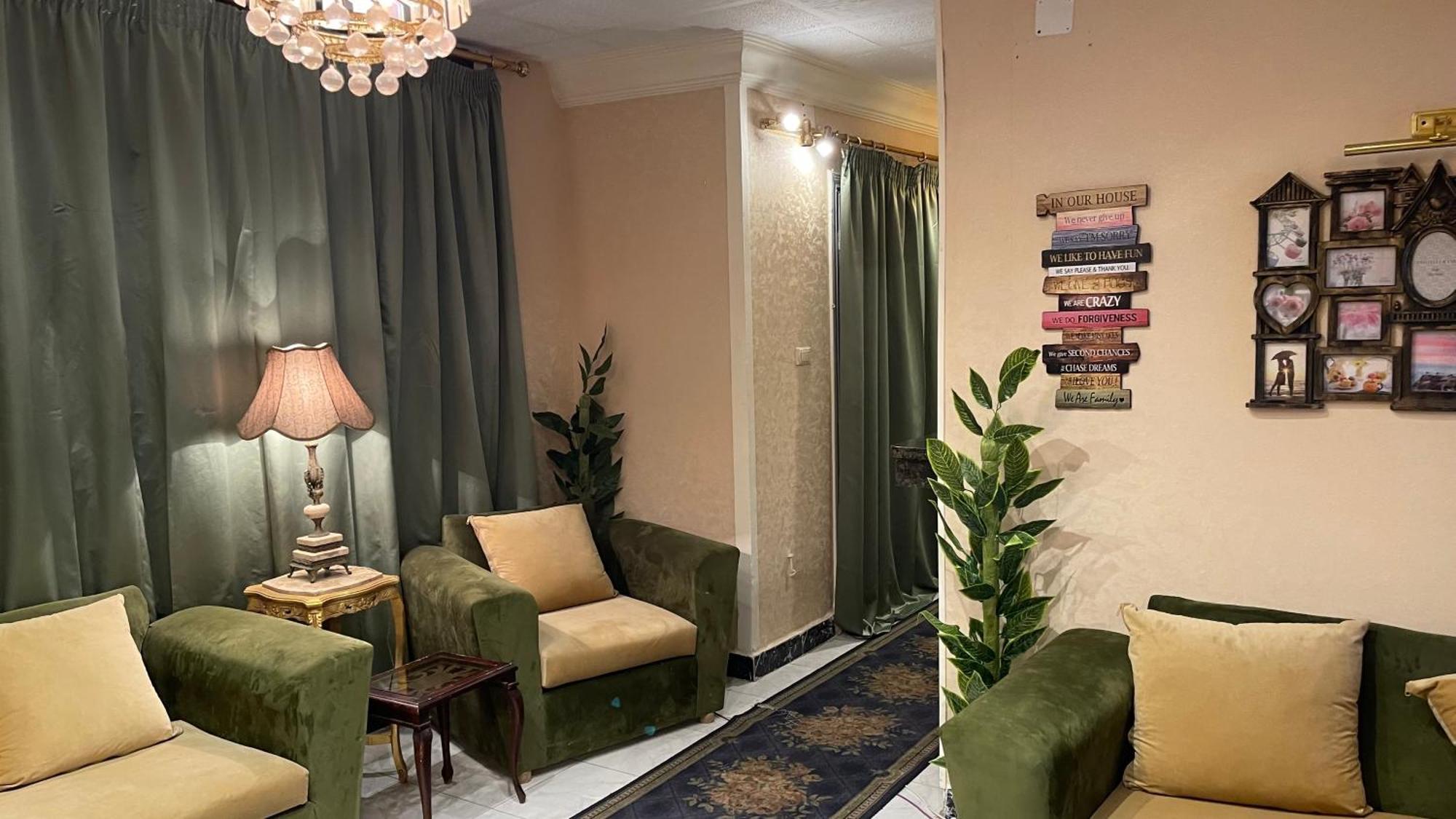 Fancy Fully Furnished Close To The Airport Apartamento *
