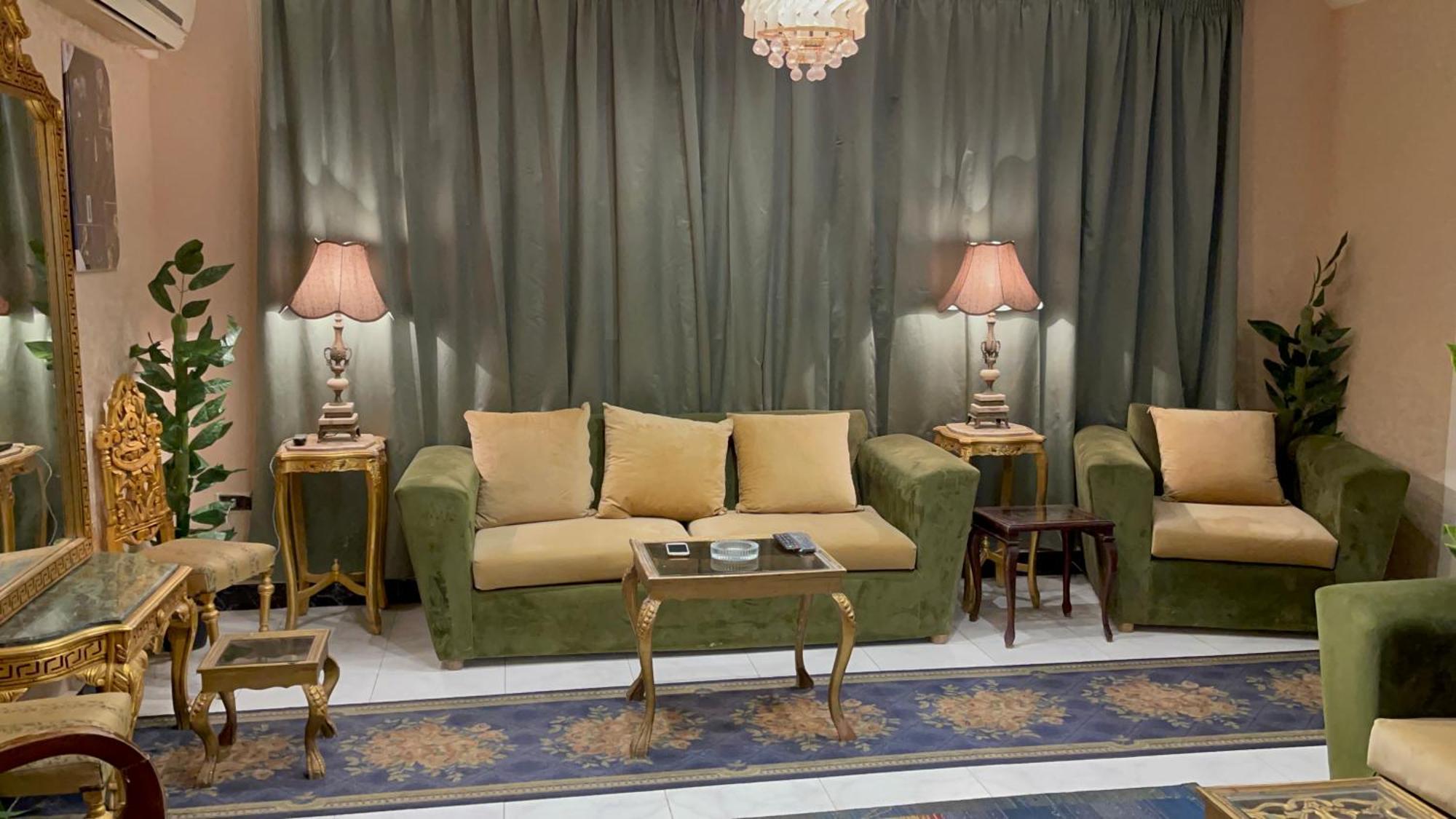Fancy Fully Furnished Close To The Airport Apartamento